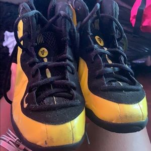 Nike yellow foam posit